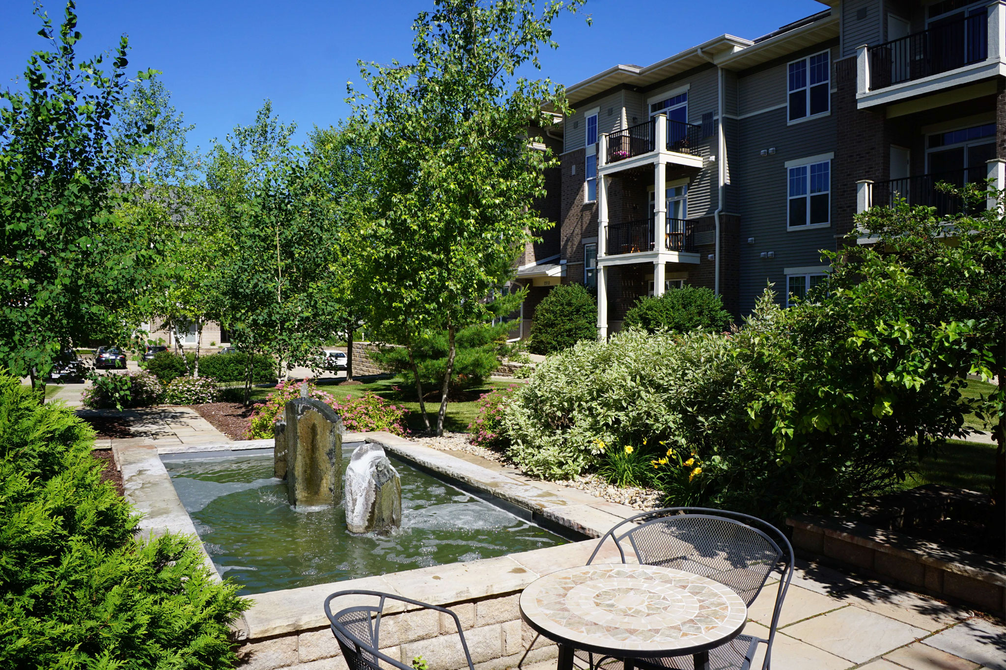 Aspen Hill Apartments | Beautiful Courtyard